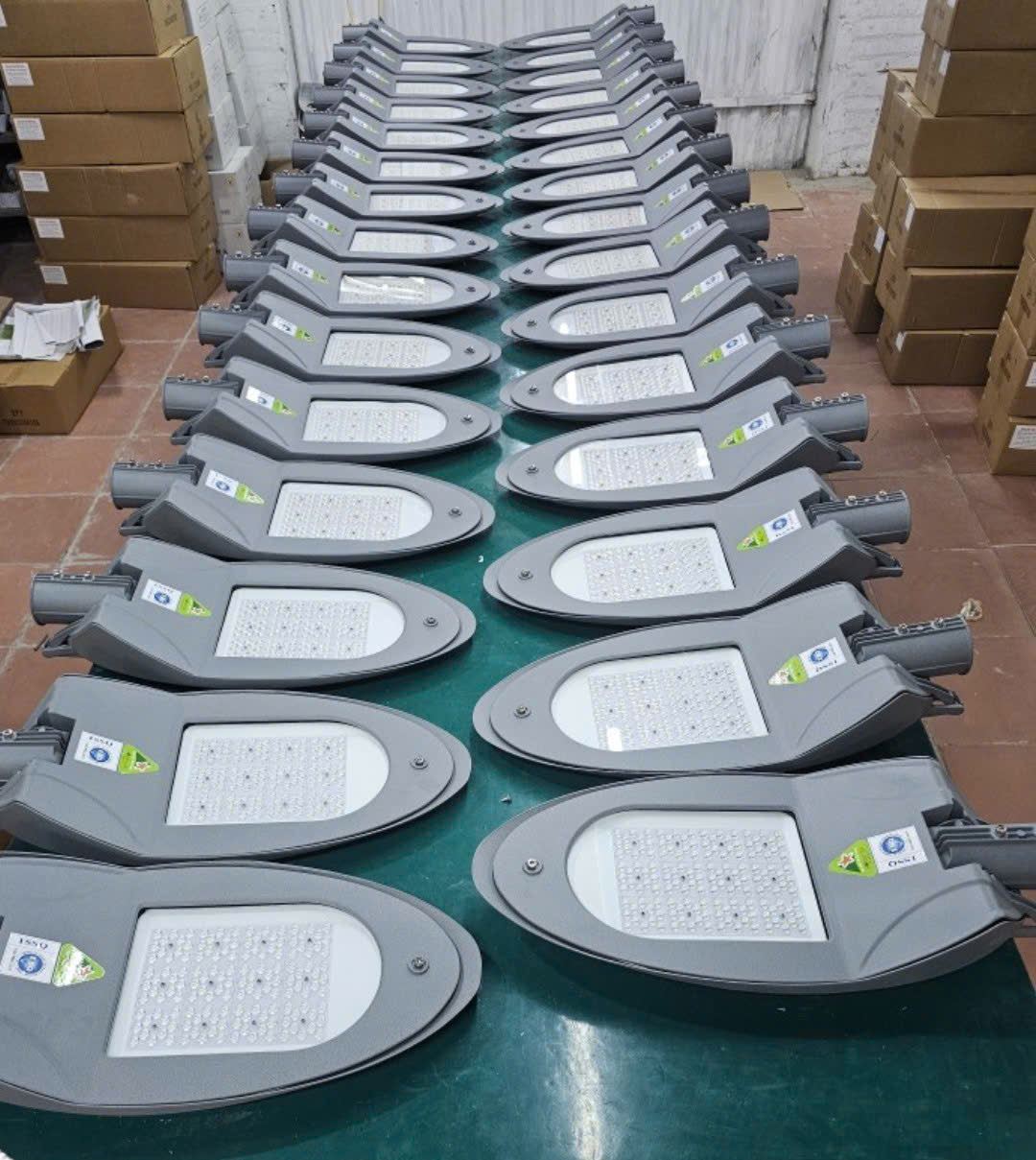 sản xuất - lắp ráp đèn Led