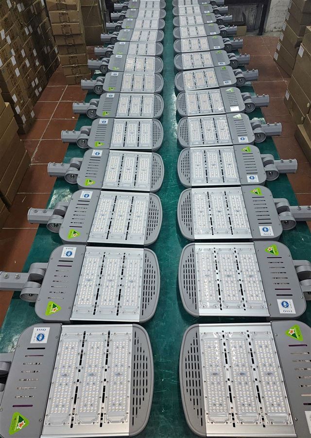 Hình ảnh sản xuất - lắp ráp Đèn Led
