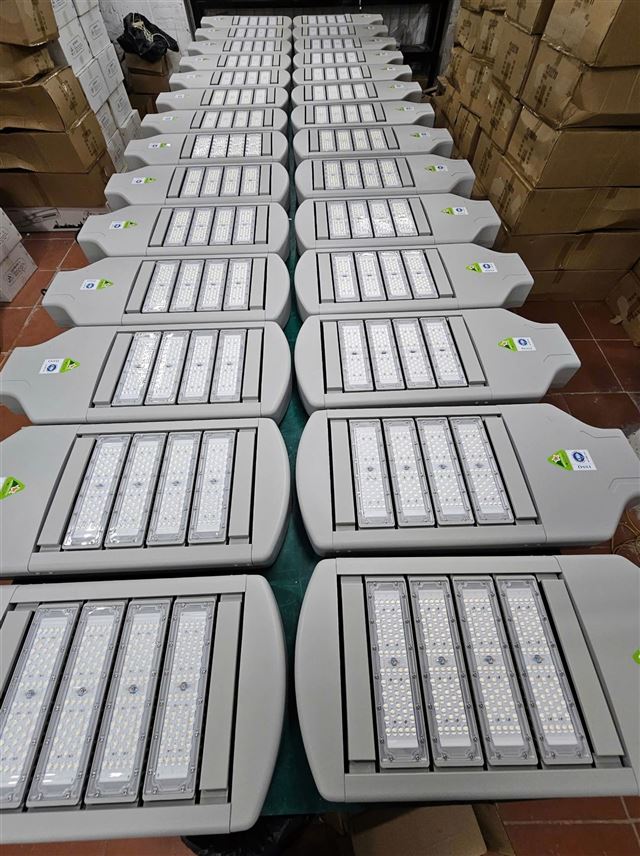Hình ảnh sản xuất - lắp ráp Đèn Led