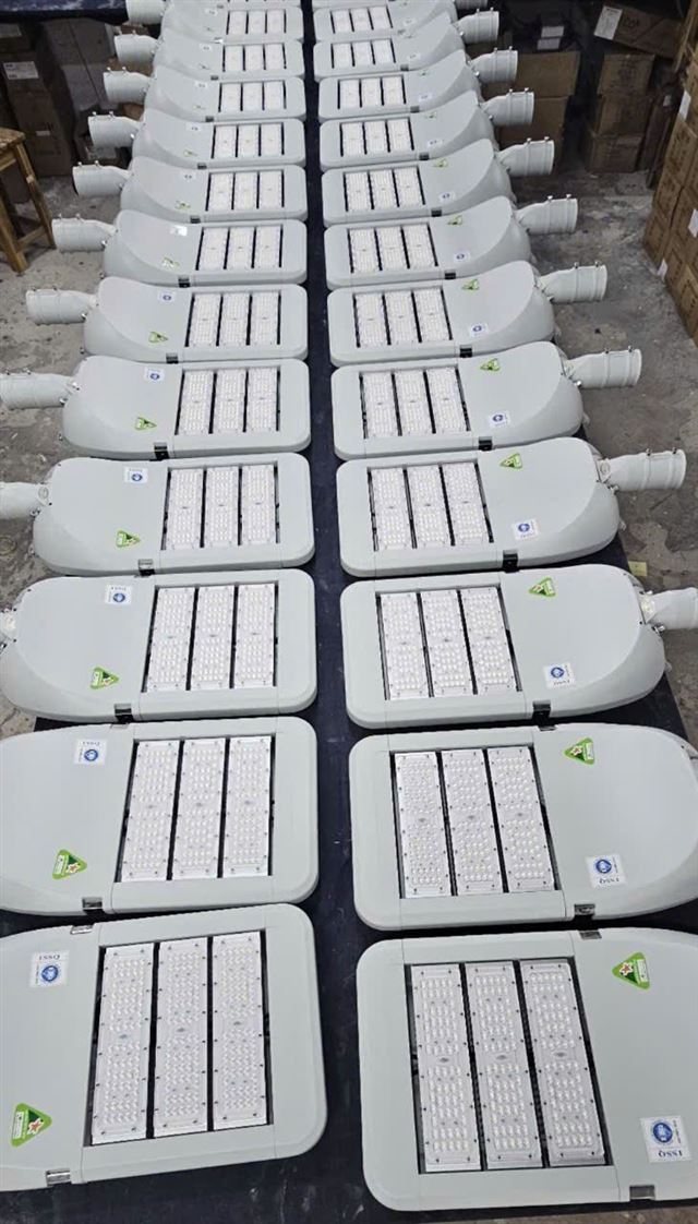 Hình ảnh sản xuất - lắp ráp Đèn Led